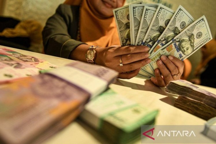 Rupiah Melemah Menjelang Rilis Inflasi September 2024