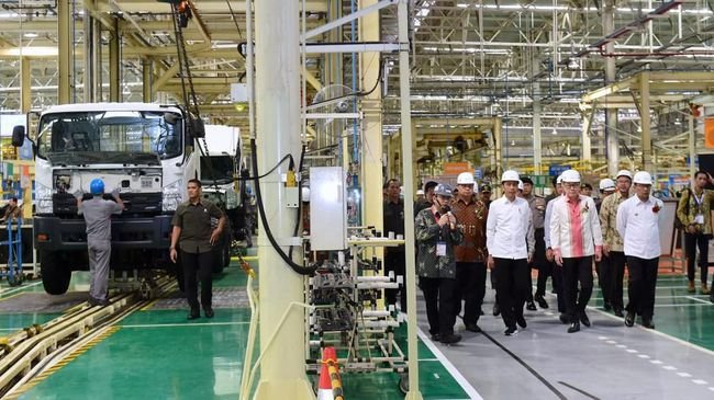 Jokowi Dapat Tamparan Keras Lagi: Manufaktur RI Terburuk Sejak Pandemi