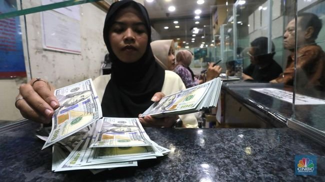 Tensi Geopolitik Masih Tinggi, Dolar AS Naik ke Rp 15.315