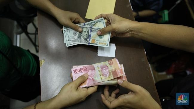 Dolar AS Hampir Rp15.500, Analis Ramal Rupiah Bisa Segini