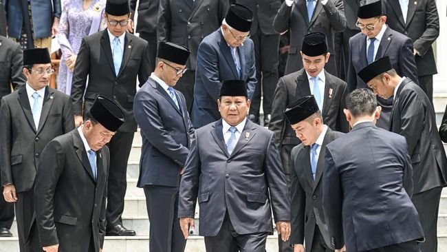 Sidang Kabinet Perdana, Prabowo Kumpulkan Semua Menteri di Istana