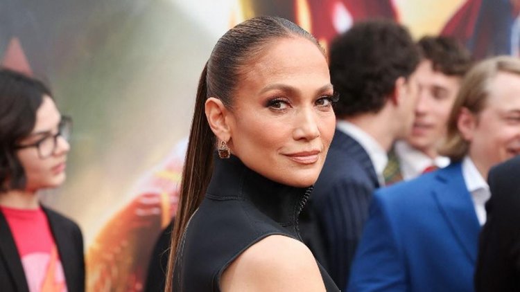 Jelang Pilpres AS, Bintang Pop Jennifer Lopez Nyatakan Dukungan untuk Capres Kamala Harris