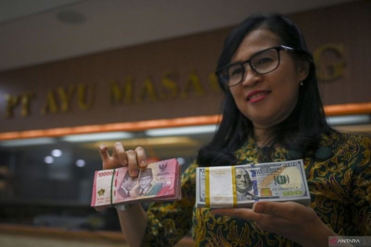 Rupiah merosot menjelang rilis PDB Indonesia triwulan III-2024