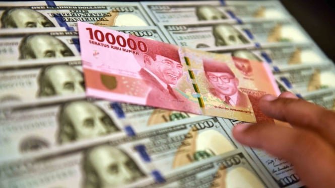 Rupiah Melemah Dipicu Kekhawatiran Perang di Ukraina dan Timur Tengah