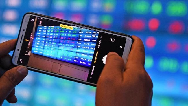 Pelemahan Rupiah Diprediksi Tekan IHSG Hari Ini