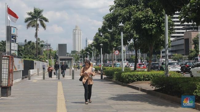 Derita Warga RI! Pendapatan Tipis, Harga-Harga Setinggi Langit