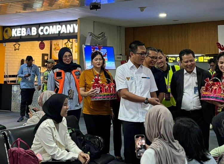 Wamen BUMN Aminuddin Maruf Tinjau Pelaksanaan Angkutan Nataru di Bandara Halim Perdanakusuma