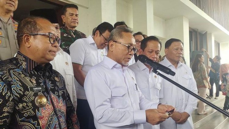 Menko Zulhas Sebut Tahun Depan Tidak Ada Impor Beras, Garam, dan Gula