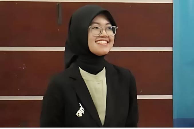 Enika Maya Oktavia, Salah Satu Penggugat Ambang Batas Capres dari Sampit