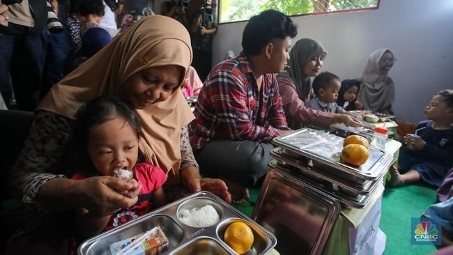 Banyak yang Tak Tahu, Soeharto Pernah Kasih Makan Bergizi Gratis