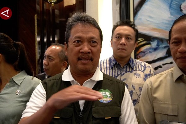 Menteri KP sebut pembongkaran pagar laut berdampak pada barang bukti