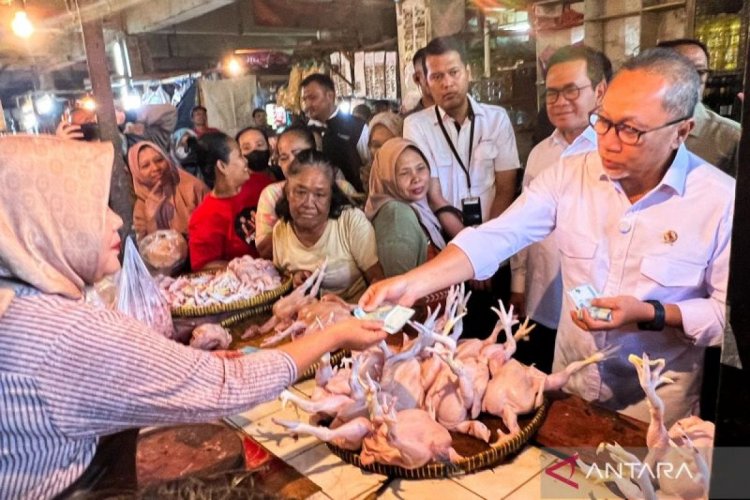 Zulhas beli pangan dibagi ke masyarakat di Pasar Klender