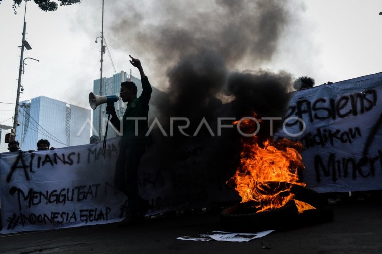 Aksi unjuk rasa Indonesia Gelap