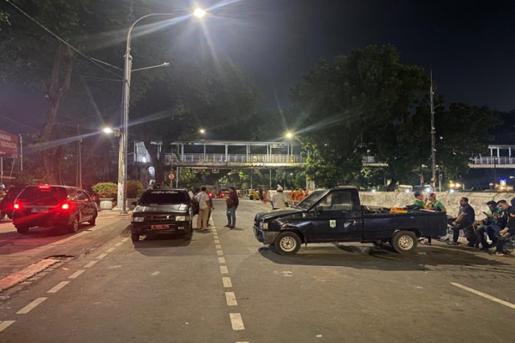 Pengunjuk Rasa Indonesia Gelap Bubarkan Diri, Jalan Medan Merdeka Barat Mulai Dibuka