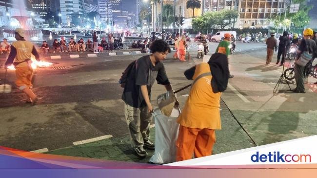 Sebagian Demonstran 'Indonesia Gelap' Mulai Pulang, Pasukan Oranye Beraksi