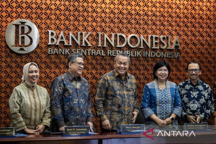 Kemarin, BI tahan suku bunga acuan hingga blokir anggaran IKN dibuka