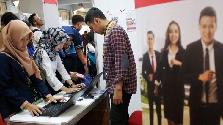 Ekonomi Tangguh di Tengah Transisi, 3,59 Juta Orang Masuk Pasar Kerja