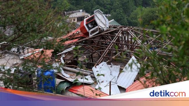 Potret Masjid dan Bangunan yang Hancur oleh Rudal India